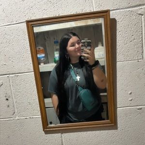 Meet your Posher, Leona